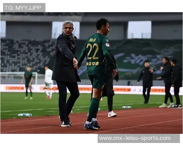 足球名帅的战术智慧与执教风格解析如何影响球队的胜负与发展 足球名帅的战术智慧与执教风格解析如何影响球队的胜负与发展